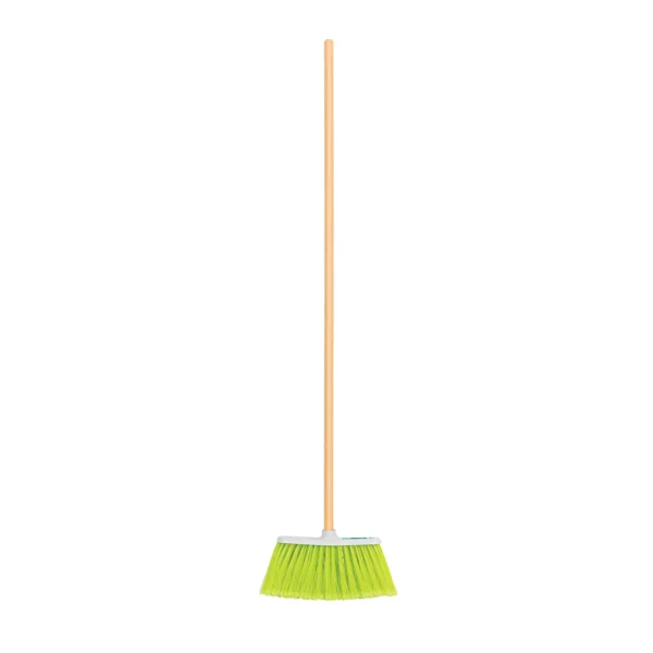 Escoba mediana tipo cepillo, cerdas de PVC, bastón de madera (26 cm)